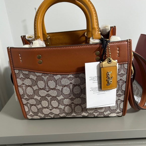 COACH - Picture 1 of 2